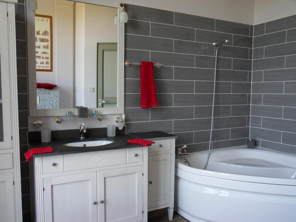 Chateau De Clermont-Saves L'Isle-Jourdain (Gers) Room photo