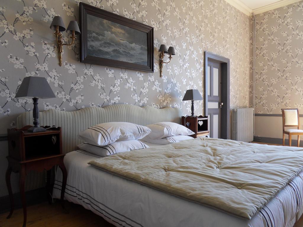 Chateau De Clermont-Saves L'Isle-Jourdain (Gers) Room photo