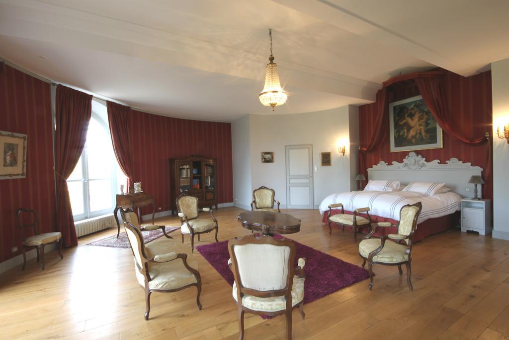 Chateau De Clermont-Saves L'Isle-Jourdain (Gers) Room photo