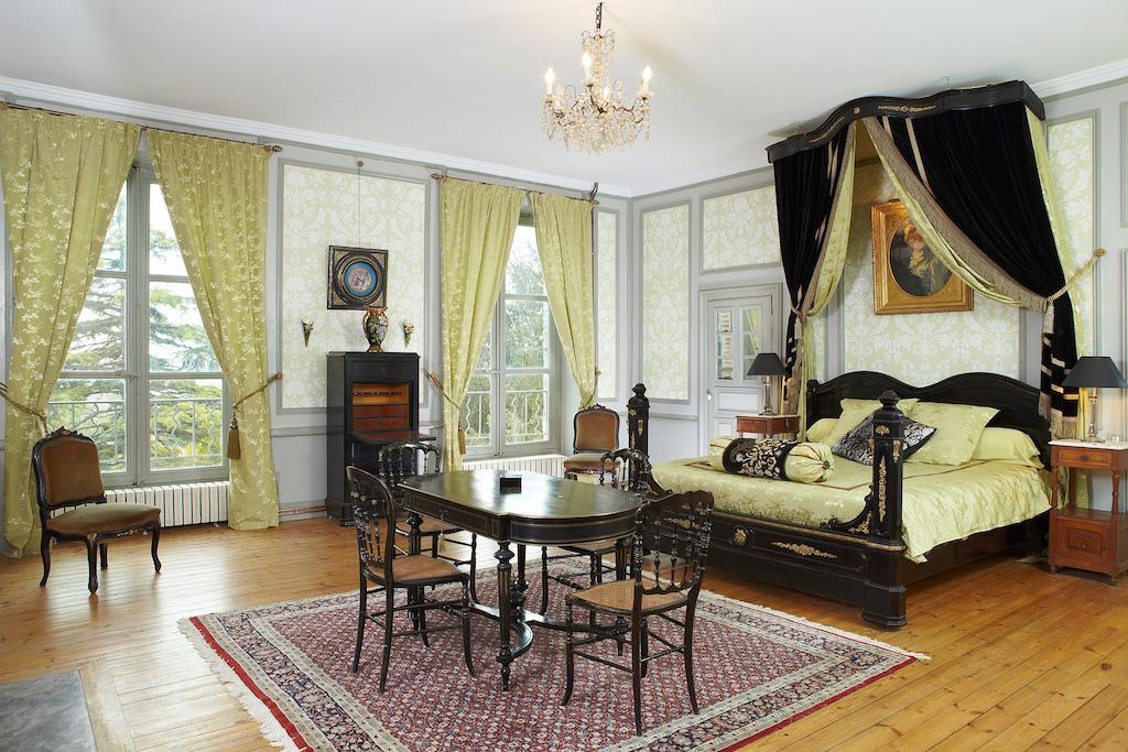 Chateau De Clermont-Saves L'Isle-Jourdain (Gers) Room photo