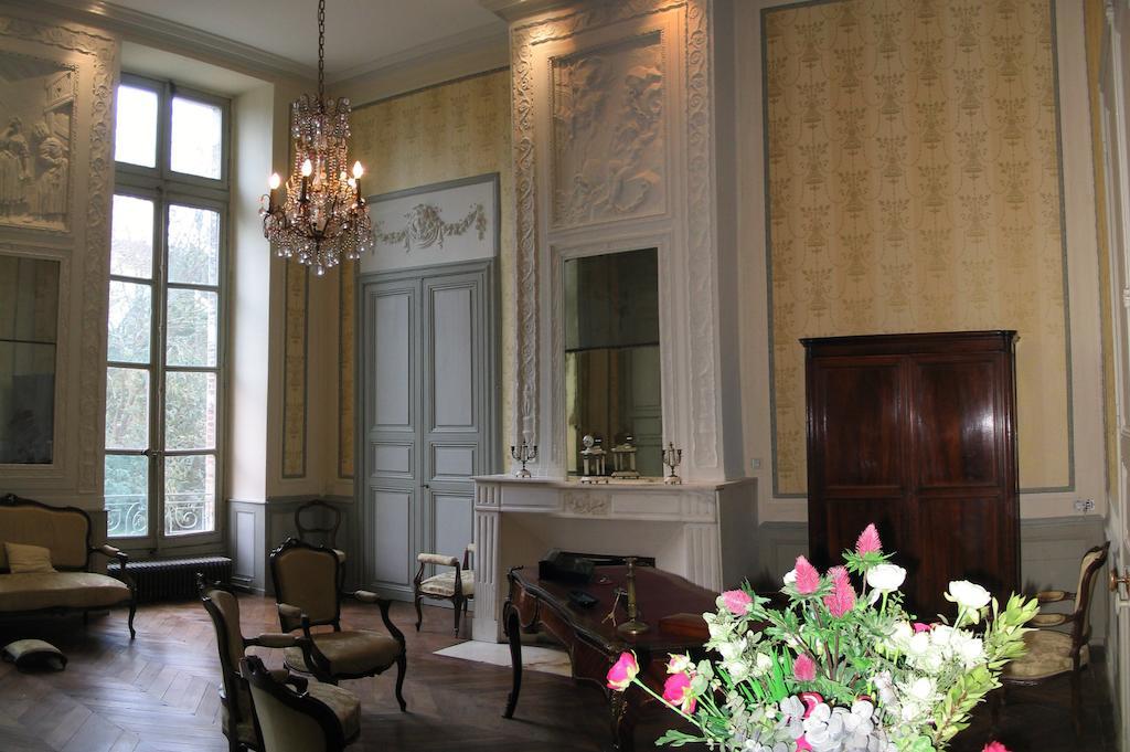 Chateau De Clermont-Saves L'Isle-Jourdain (Gers) Exterior photo