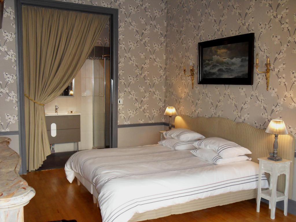 Chateau De Clermont-Saves L'Isle-Jourdain (Gers) Room photo